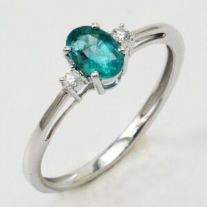 Ring with emerald ct. 0.40 and diamonds ct. 0.04:XNUMX