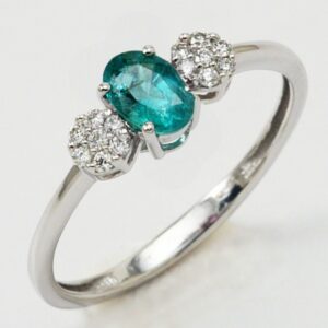 Ring with emerald ct. 0.40 and diamonds ct. 0.10:XNUMX