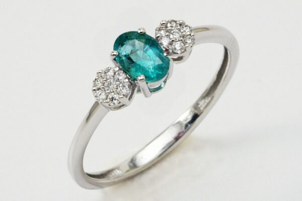 Anello con smeraldo ct. 0.40 e diamanti ct. 0.10