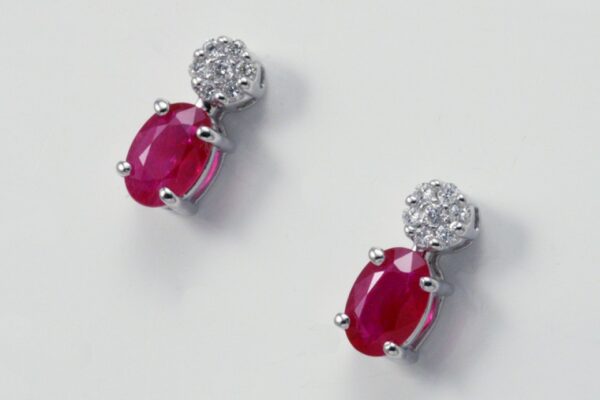 Orecchini con rubini ct. 1.00 e diamanti ct. 0.10
