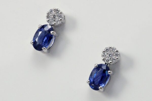 Earrings with sapphires ct. 1.00 and diamonds ct. 0.10:XNUMX