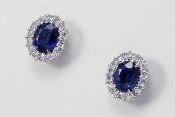 Earrings with sapphires ct. 0.86 and diamonds ct. 0.22:XNUMX