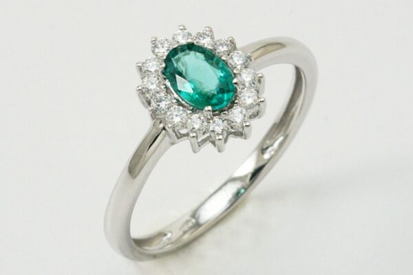 Anello con smeraldo ct. 0.45 e diamanti ct. 0.20