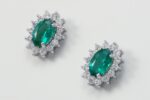 Earrings with emeralds ct. 0.84 and diamonds ct. 0.40:XNUMX