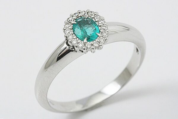 Anello con smeraldo ct. 0.31 e diamanti ct. 0.10