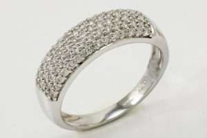 ANELLO IN ORO BIANCO CON DIAMANTI CT. 0.46