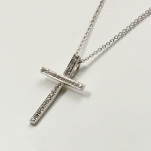 White gold cross with diamonds ct. 0.07:XNUMX