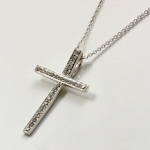 Croce in oro bianco con diamanti ct. 0.15