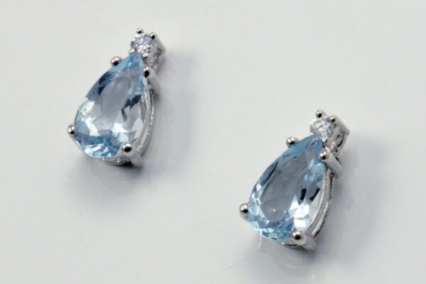 EARRINGS WITH AQUAMARINE CT. 2.24 AND DIAMONDS CT. 0.04:XNUMX