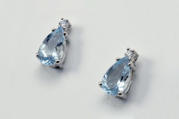 EARRINGS WITH AQUAMARINE CT. 1.48 AND DIAMONDS CT. 0.04:XNUMX