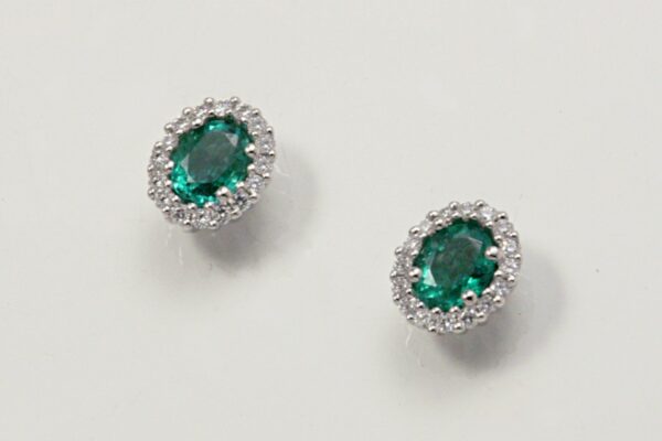 Orecchini con smeraldi ct. 0.72 e diamanti ct. 0.18