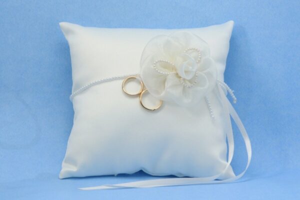 WEDDING CUSHION WITH ROSE AND PEARLS