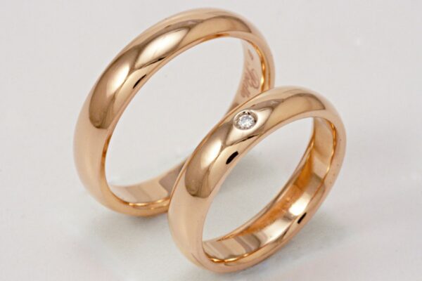 Pair of Polello superlight wedding rings 2559