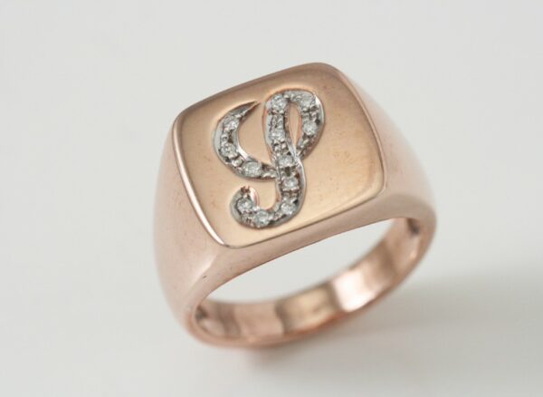 Pink gold plated chevalier ring with diamond initial