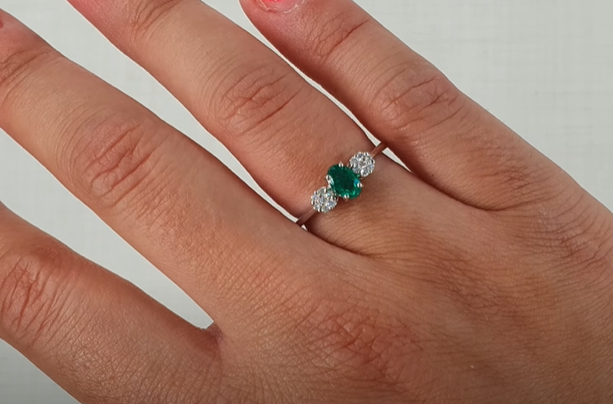 ANELLO CON SMERALDO CT. 0.40 E DIAMANTI NATURALI CT. 0.10 Biffi Gioielli