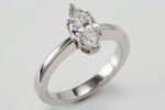 Solitaire ring with marquise cut diamond ct. 1.17:XNUMX