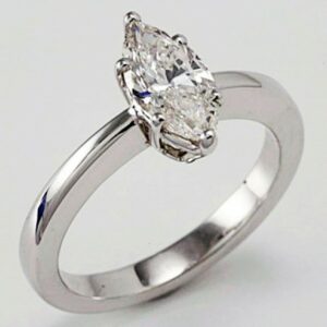 Solitaire ring with marquise cut diamond ct. 1.17:XNUMX