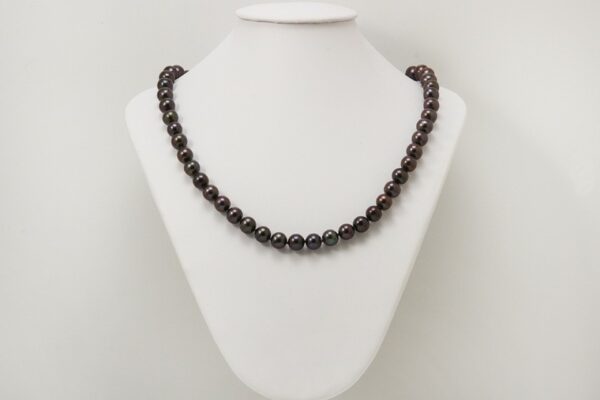 Necklace of Japanese akoya gray pearls of 7.5 8 mm and white gold