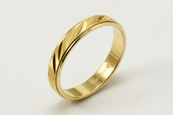 YELLOW GOLD ENGAGEMENT RING