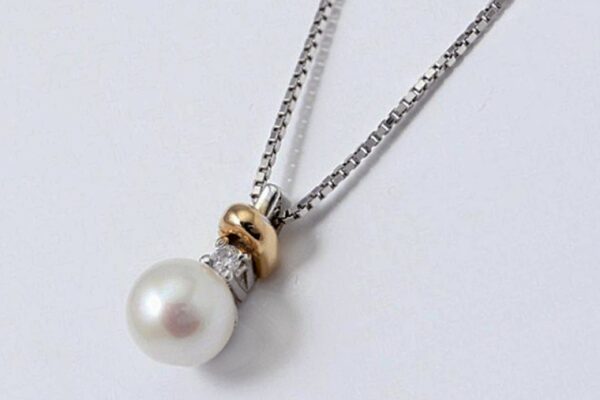 Girocollo con perla coltivata 7 mm e diamante ct. 0.06