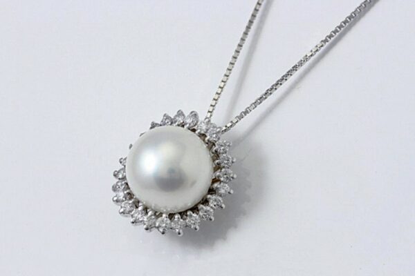 Girocollo con perla coltivata 9.5-10 mm e diamanti ct. 0.35