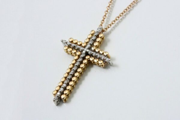 Croce in oro rosa e bianco con diamanti ct. 0.13