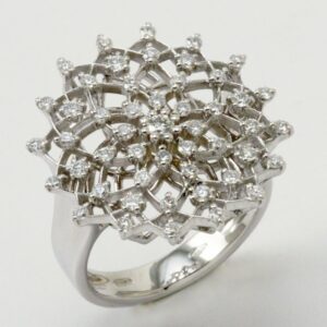 WHITE GOLD RING WITH CT DIAMONDS. 0.79:XNUMX