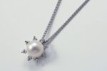 Girocollo con perla coltivata e diamanti ct. 0.14