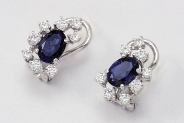 Orecchini con iolite ct. 1.20 e diamanti ct. 0.64