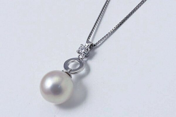 Girocollo con perla coltivata 8 - 8.5 mm e diamante ct. 0.06