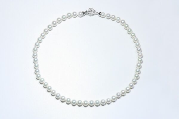 COLLANA DI PERLE COLTIVATE AKOYA GIAPPONESI DI 8 8.5 MM ORO BIANCO E DIAMANTI CT. 0.45