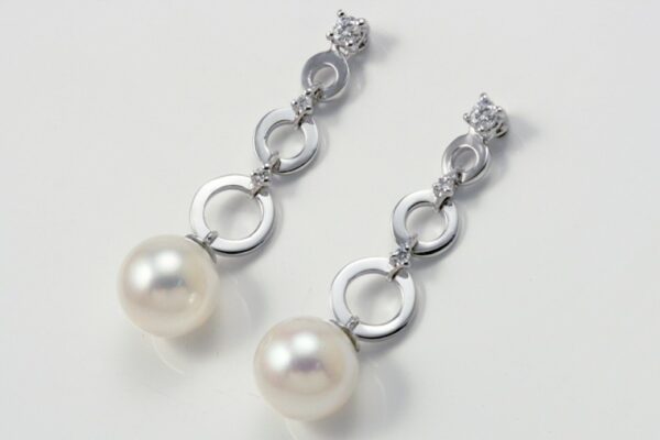 EARRINGS CULTURED PEARLS 8-8.5 MM AND DIAMONDS CT. 0.14:XNUMX