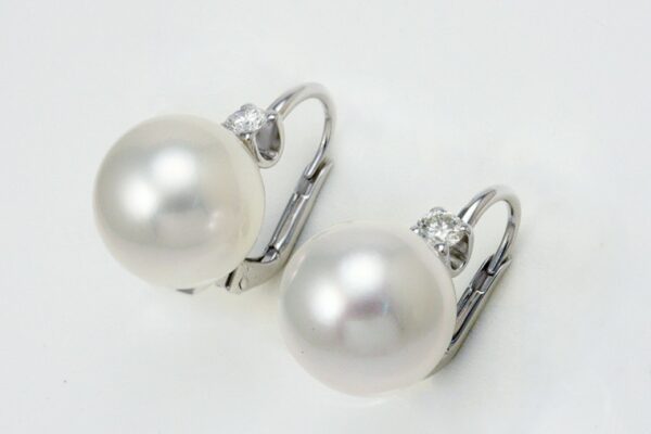 AUSTRALIAN PEARL EARRINGS 13 MM AND DIAMONDS CT. 0.31:XNUMX