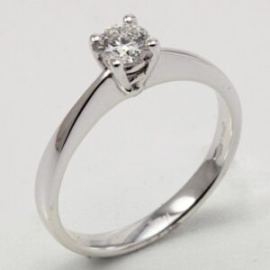 Anello solitario con diamante taglio brillante ct. 0.30 certificato GIA