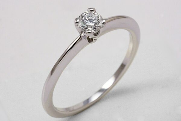 Solitaire ring with brilliant cut diamond ct. 0.25:XNUMX