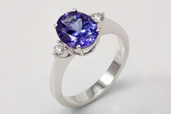 ANELLO CON TANZANITE CT. 2.55 E DIAMANTI CT. 0.15