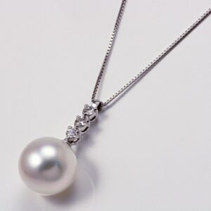 Choker with Australian pearl 11 mm and diamonds ct. 0.14:XNUMX