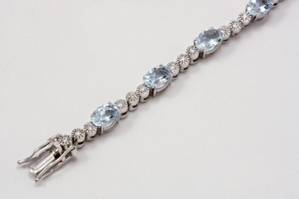 BRACCIALE IN ORO CON ACQUAMARINE CT. 5.13 E DIAMANTI CT. 0.30