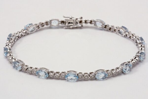 BRACCIALE IN ORO CON ACQUAMARINE CT. 5.13 E DIAMANTI CT. 0.30