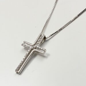 White gold cross with diamonds ct. 0.10:XNUMX