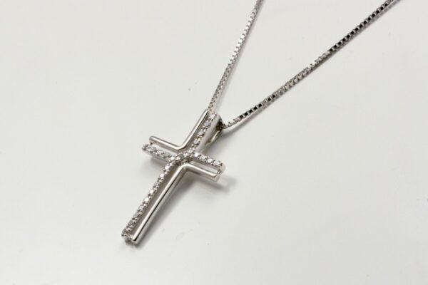 White gold cross with diamonds ct. 0.10:XNUMX