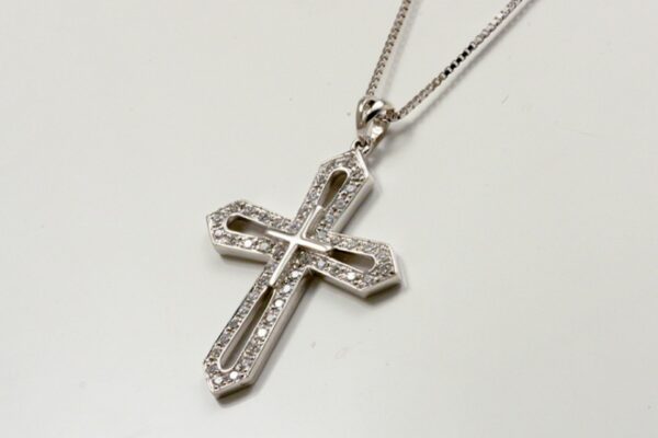 White gold cross with diamonds ct. 0.26:XNUMX