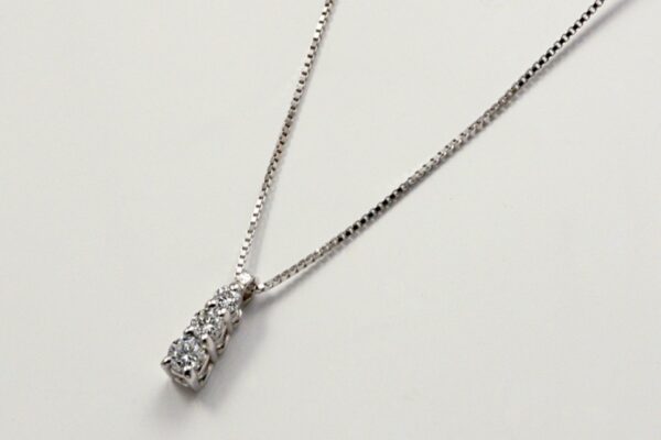 White gold trilogy necklace with diamonds ct. 0.15:XNUMX