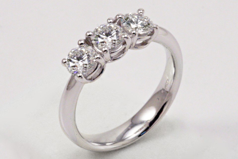 TRILOGY RING WITH BRILLIANT CUT DIAMONDS CT. 1.11 CERTIFICATE ALREADY