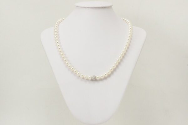 Collana di perle coltivate di 6 mm e oro bianco