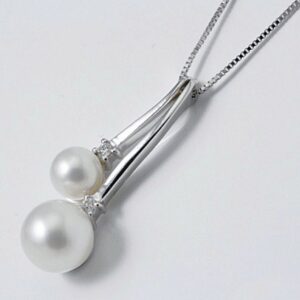 NECKLACE WITH ORIENTAL PEARLS CULTIVATED 7 AND 5 MM AND DIAMONDS CT. 0.04:XNUMX