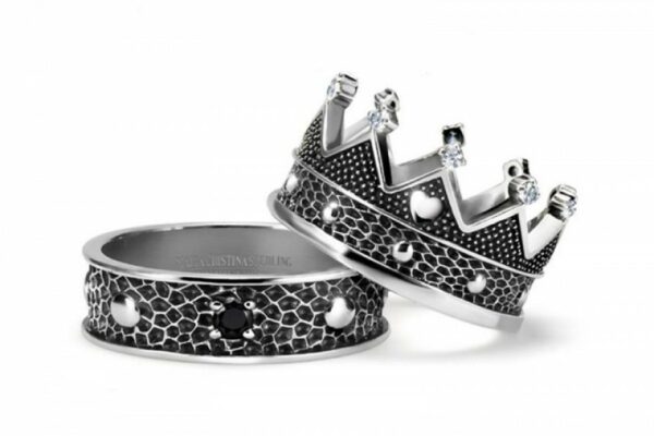 PAIR OF KING QUEEN SILVER RINGS