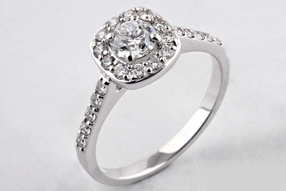 ANELLO SOLITARIO CON DIAMANTE NATURALE CERTIFICATO GIA CT. 0.32 E