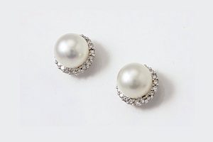 pearl earrings