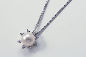 pearl gold necklace